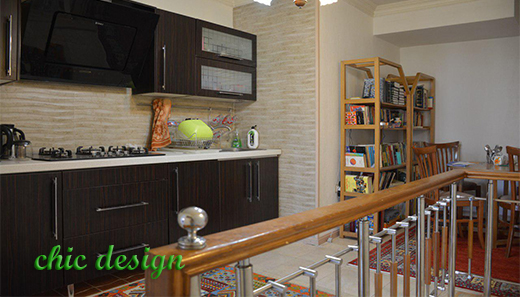 اجرای آشپزخانه در طبقه بالای دوبلکس با استفاده از کابینتهای قبلی منزل